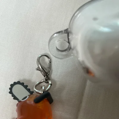 에어팟에 키링이 안 껴져..